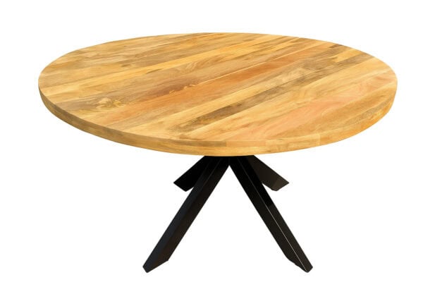 Ronde eettafel van licht mangohout met zwart metalen kruispoot onderstel.